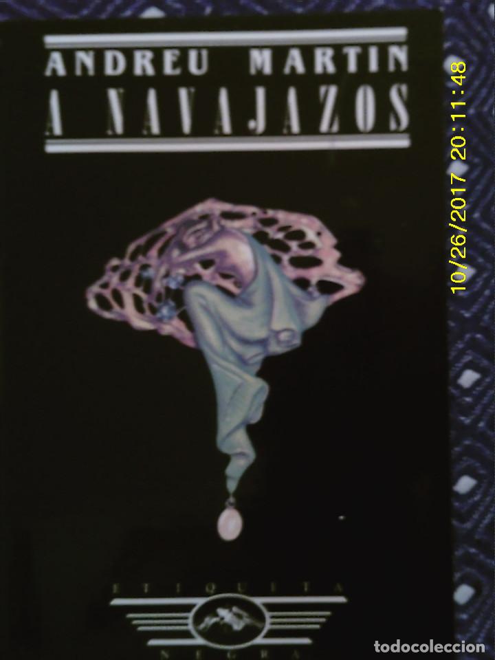 Libros de segunda mano: LIBRO N&ordm; 962 A NAVAJAZOS - Foto 1