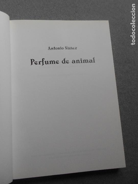 Libros de segunda mano: PERFUME DE ANIMAL - Foto 3
