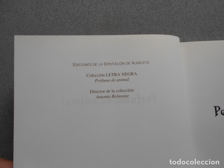 Libros de segunda mano: PERFUME DE ANIMAL - Foto 4