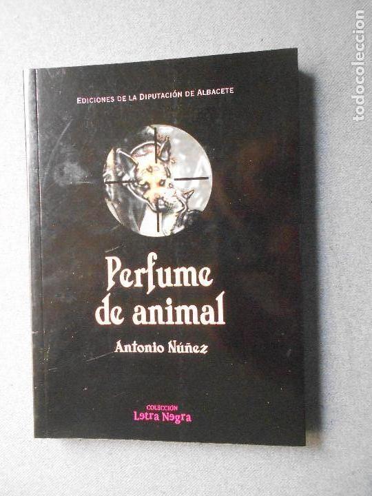 Libros de segunda mano: PERFUME DE ANIMAL - Foto 1