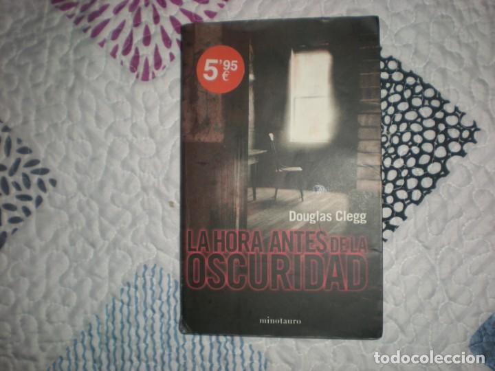 Libros de segunda mano: La hora antes de la oscuridad;Douglas Clegg;Minotauro 2004