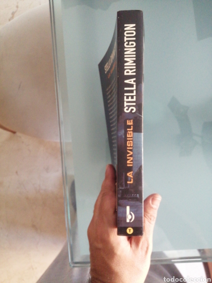Libros de segunda mano: La invisible - Foto 3