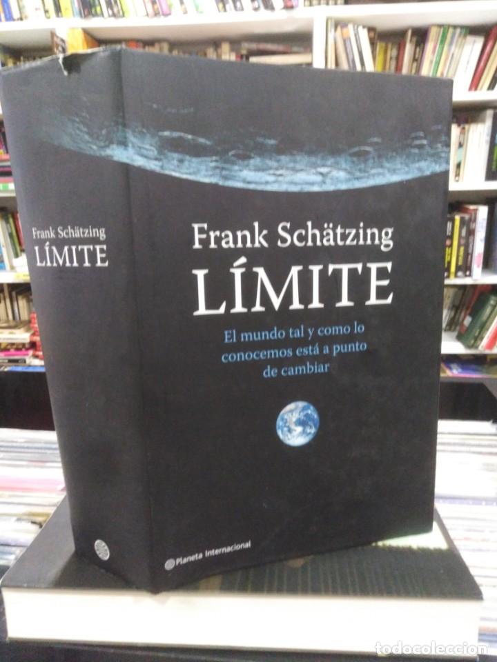 Libros de segunda mano: L&Iacute;MITE - FRANK SCHATZING - Foto 1