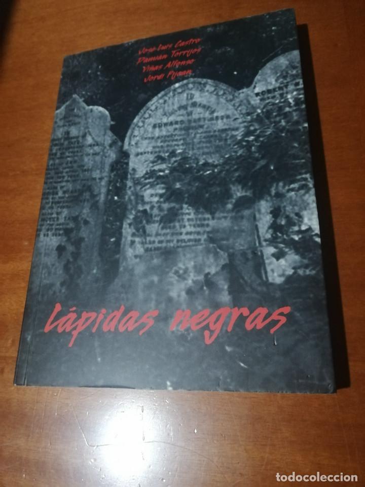 Gebrauchte B&uuml;cher: LAPIDAS NEGRAS. VARIOS AUTORES. CONCURSO DE RELATOS DE HUMOR NEGRO. DIFICIL caj. 112
