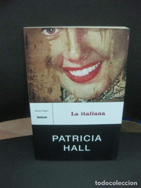 Libri di seconda mano: PATRICIA HALL. GENERO NEGRO UMBRIEL 2004.