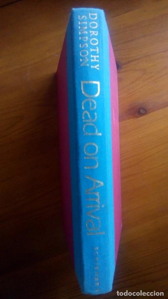 Libros de segunda mano: Dead on Arrival. Dorothy Simpson. Edit.: Scribners. - Foto 1