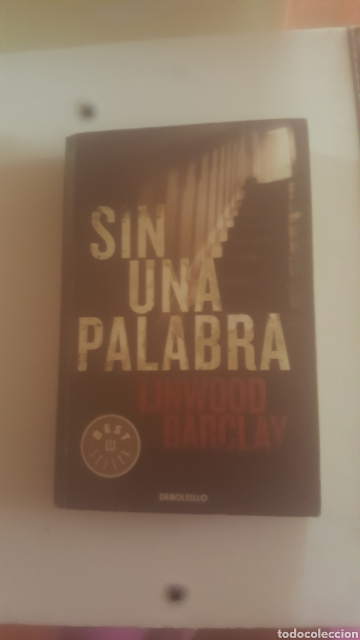 Libros de segunda mano: Sin una palabra - Foto 1
