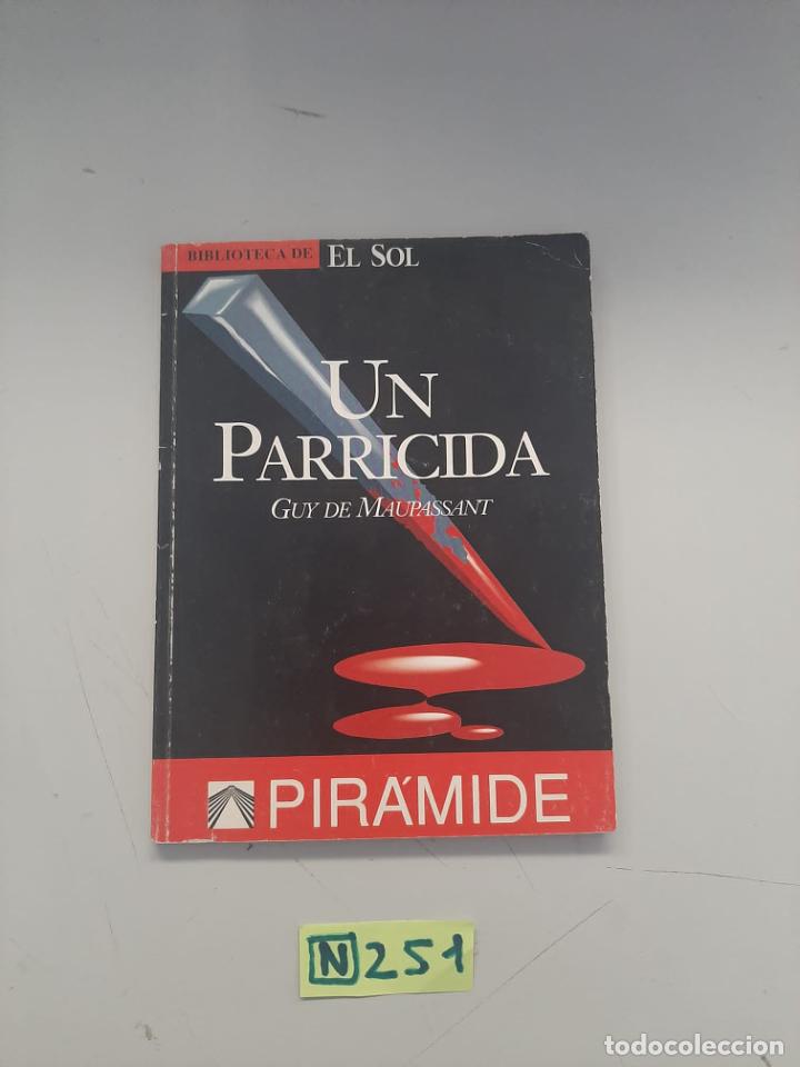 Libros de segunda mano: Un Parricida - Foto 1