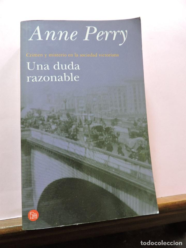 Libros de segunda mano: Una duda razonable. PERRY, Anne. Ediciones B - Foto 1