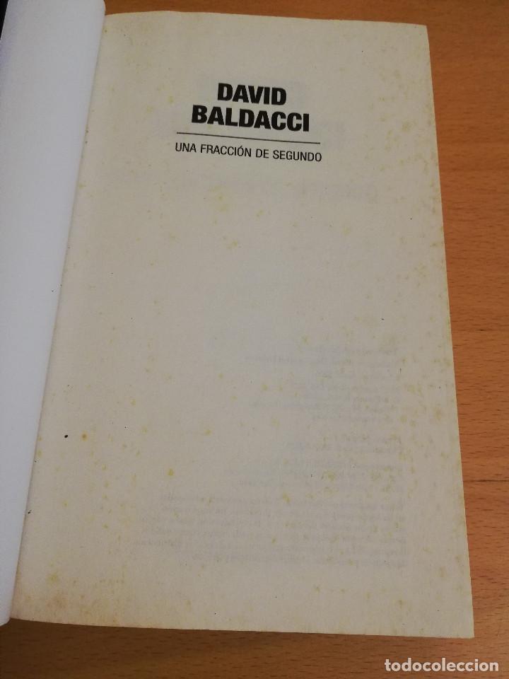 Libros de segunda mano: UNA FRACCI&Oacute;N DE SEGUNDO (DAVID BALDACCI) - Foto 2