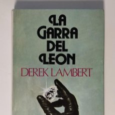 Libros de segunda mano: LA GARRA DEL LEÓN 1977 DEREK LAMBERT LIBRO TAPA DURA EDITORIAL POMAIRE CASTELLANO COMO NUEVO. Lote 317817933