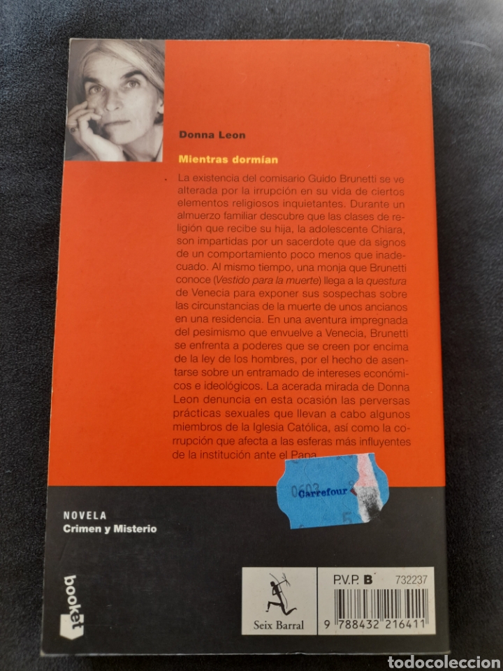 Libros de segunda mano: Mientras dorm&iacute;an. Donna Leon - Foto 2