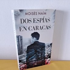 Libros de segunda mano: MOISÉS NAÍM - DOS ESPÍAS EN CARACAS - 2019