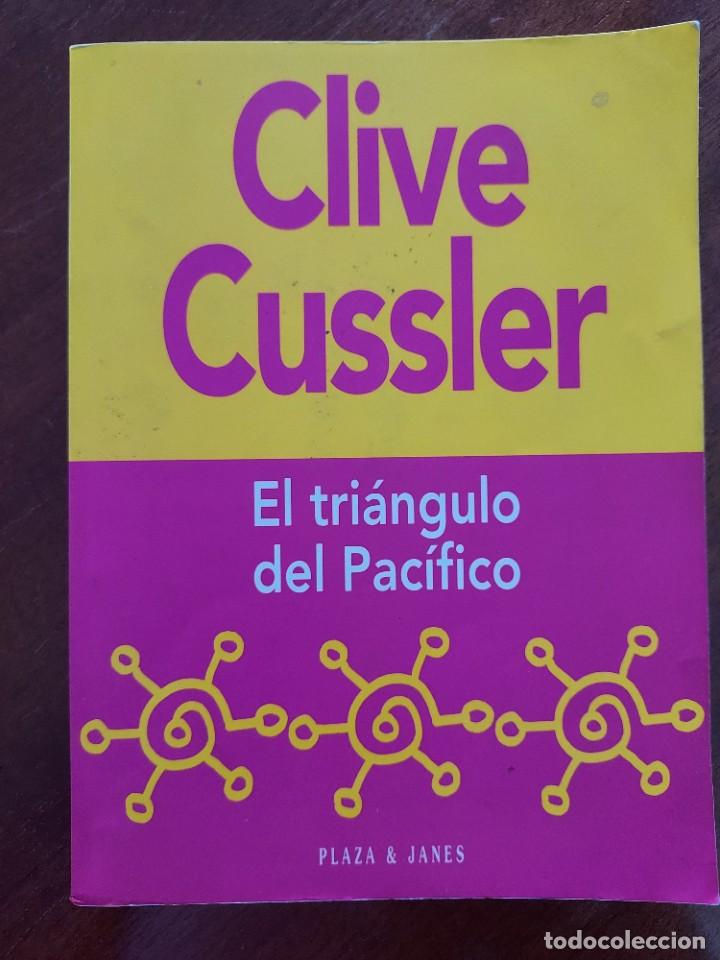 Libros de segunda mano: El tri&aacute;ngulo del Pac&iacute;fico de Clive Cussler - Foto 1