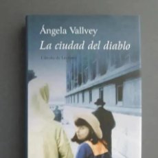 Libros de segunda mano: LA CIUDAD DEL DIABLO - ANGELA VALLVEY - CÍRCULO DE LECTORES 2005 - LITERATURA ESPAÑOLA - COMO NUEVO. Lote 346742098