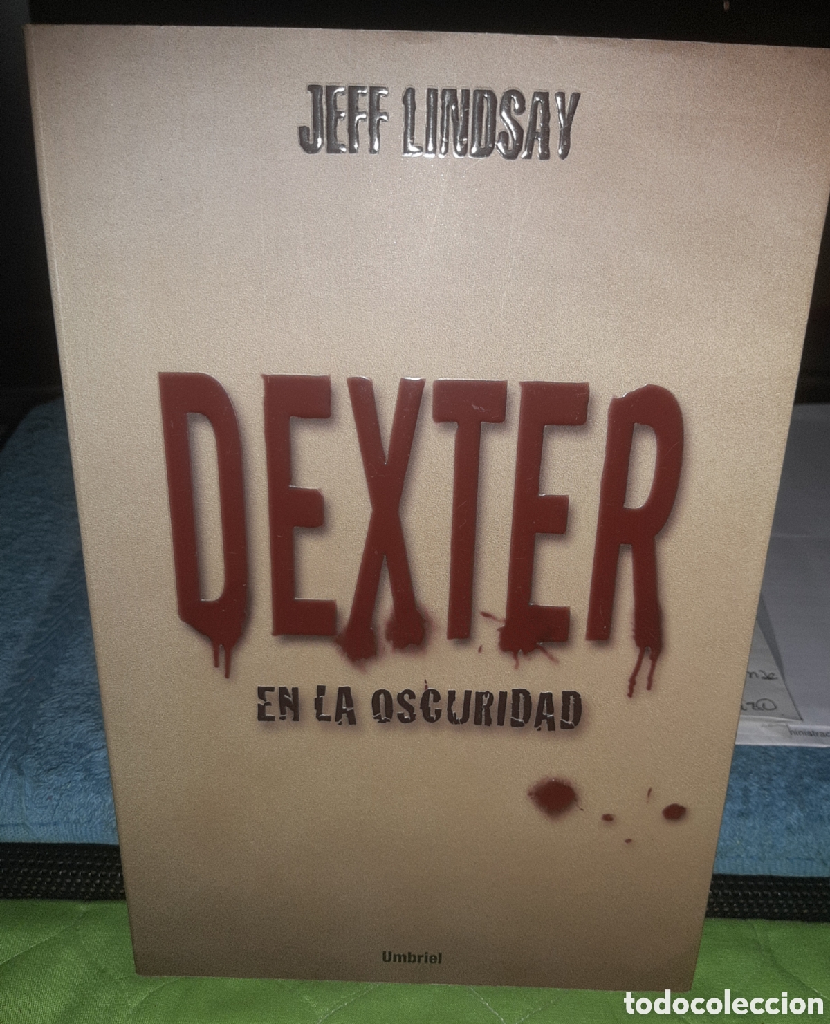 Libros de segunda mano: Dexter en la oscuridad - Foto 1