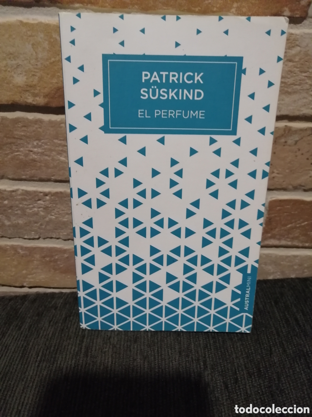 Libros de segunda mano: El perfume de Patrick suskind - Foto 1