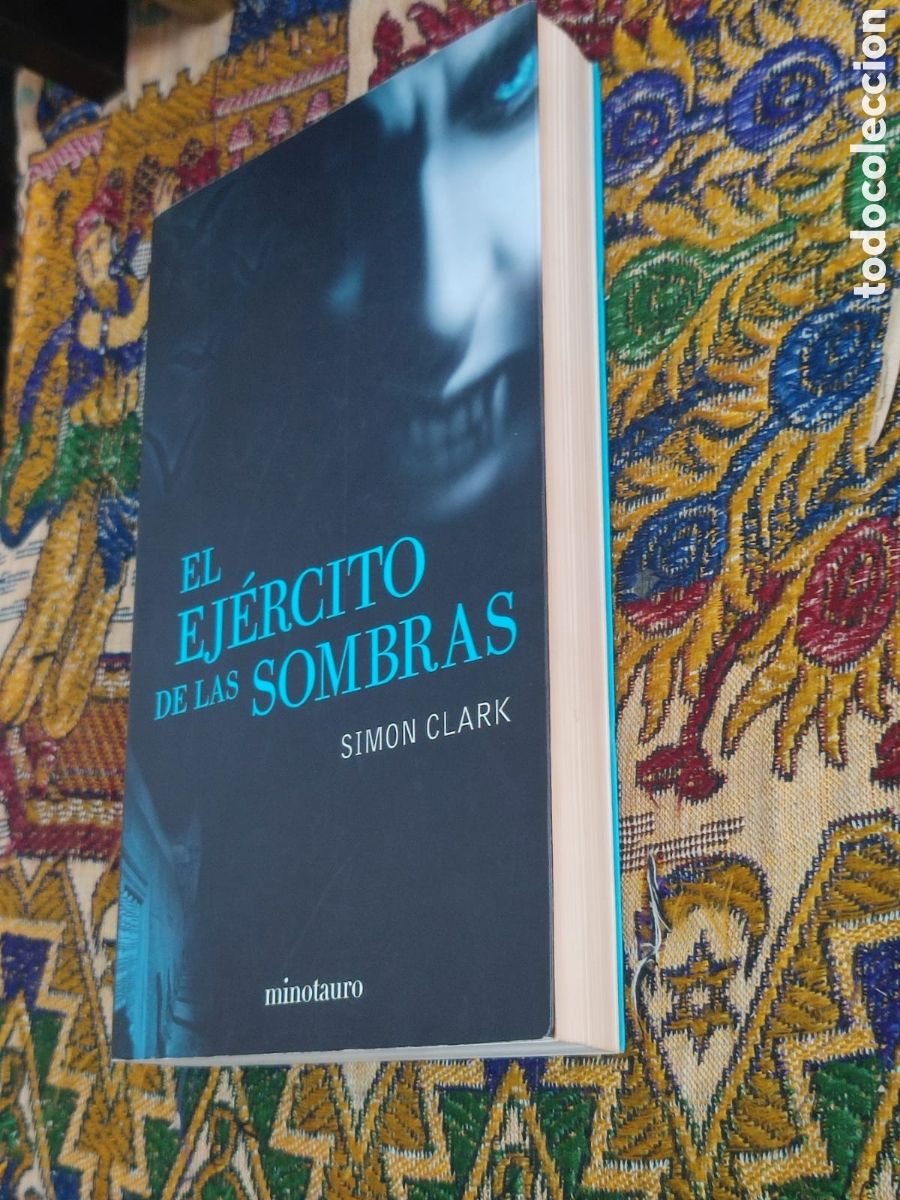 Libros de segunda mano: El ej&eacute;rcito de las sombras Simon Clark - Foto 2