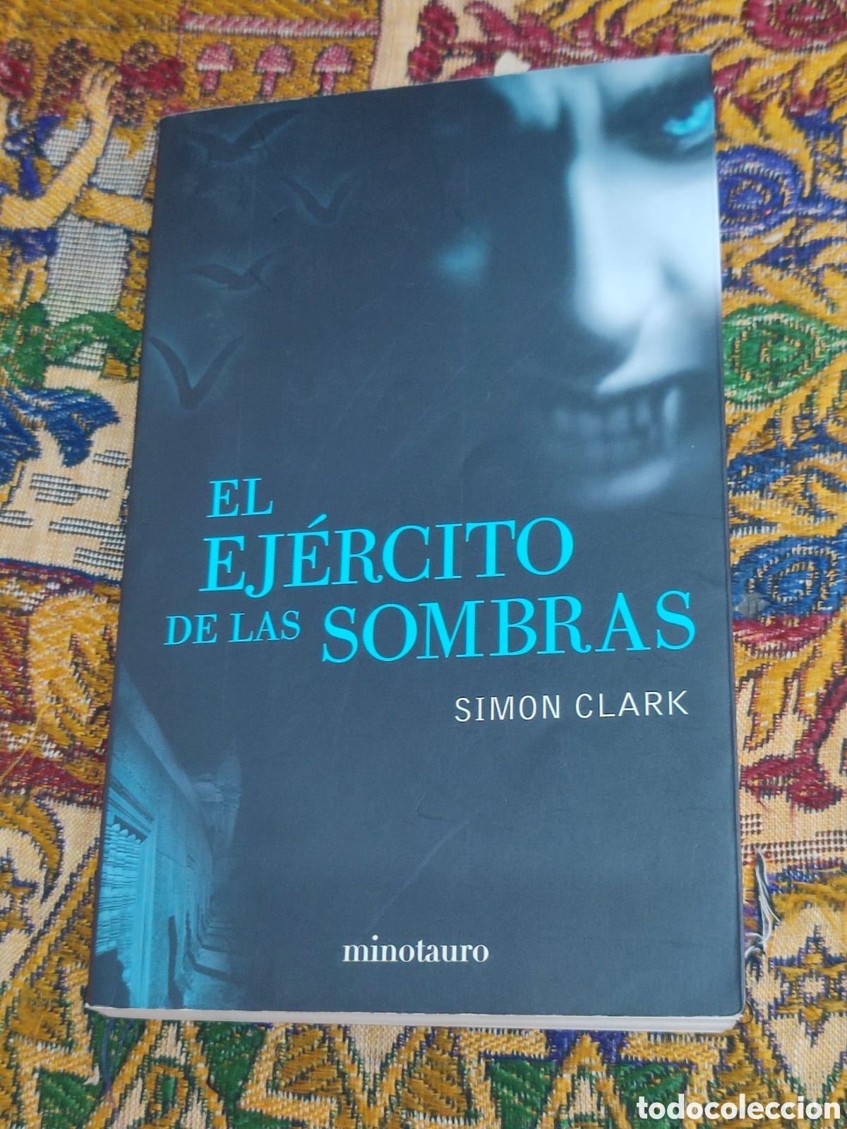 Libros de segunda mano: El ej&eacute;rcito de las sombras Simon Clark - Foto 1
