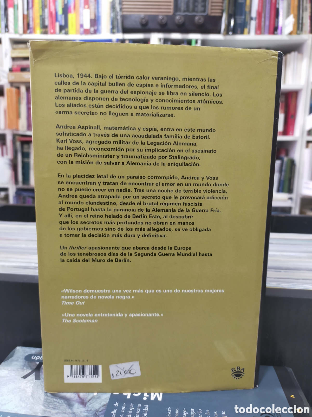 Libros de segunda mano: EN COMPA&Ntilde;&Iacute;A DE EXTRA&Ntilde;OS - ROBERT WILSON - Foto 2