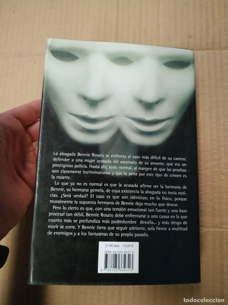 Libros de segunda mano: Falsa identidad - Lisa Scottoline - Foto 2