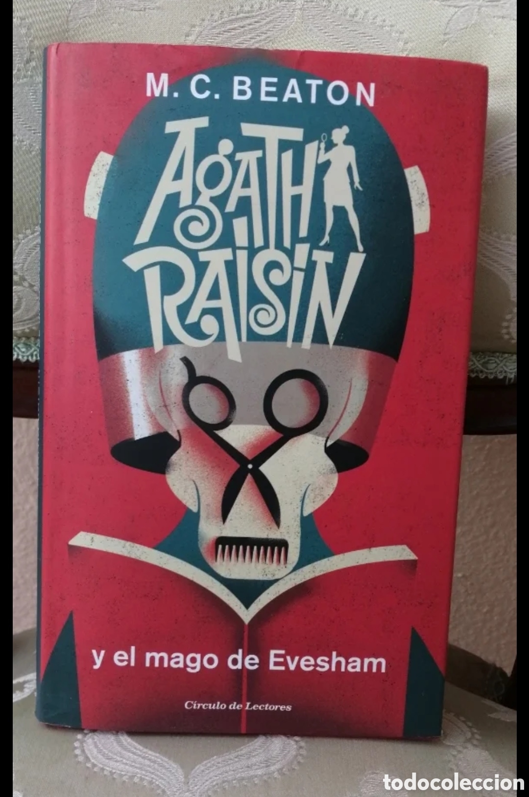 Libros de segunda mano: Agatha Raisin y el mago de Evesham. M. C. Beaton - Foto 1