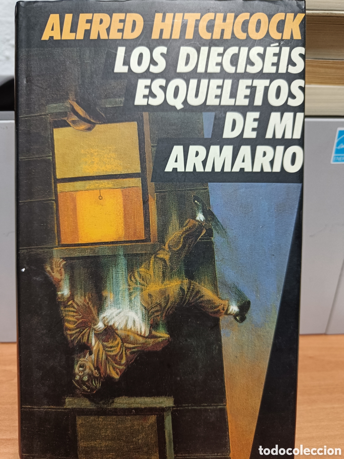 Libros de segunda mano: LOS DIECIS&Eacute;IS ESQUELETOS DE MI ARMARIO. ALFRED HITCHCOCK