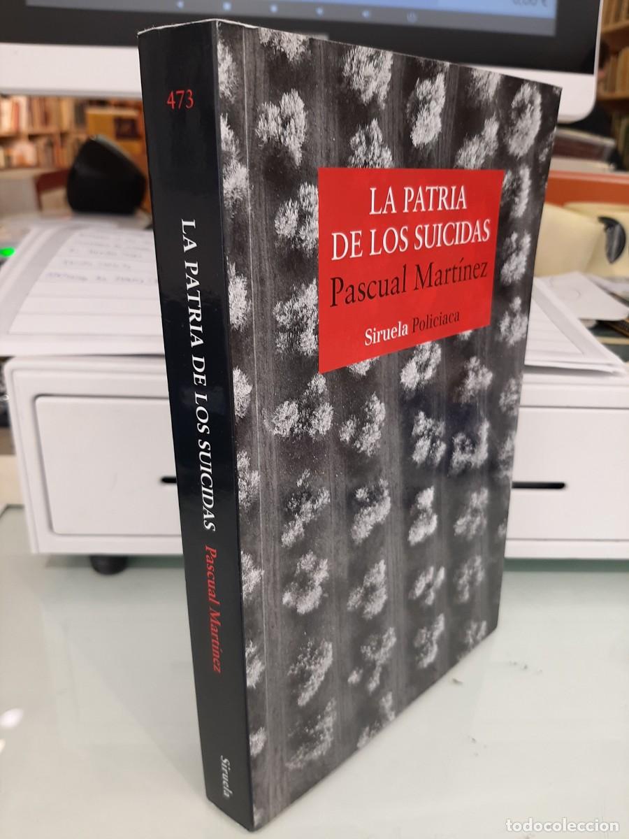 Libri di seconda mano: Pascual Mart&iacute;nez. La patria de los suicidas