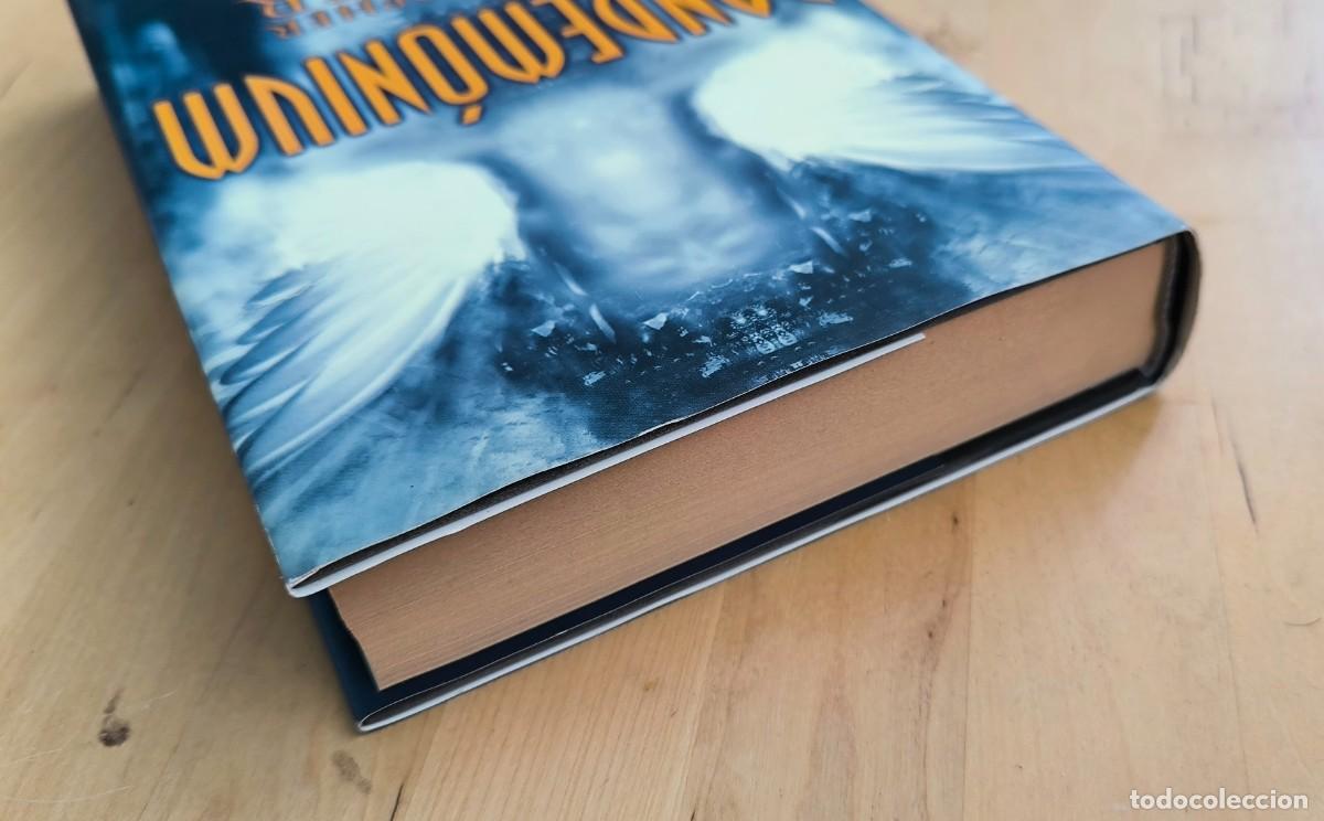Libros de segunda mano: Pandem&oacute;nium - Christopher Fowler - Foto 3