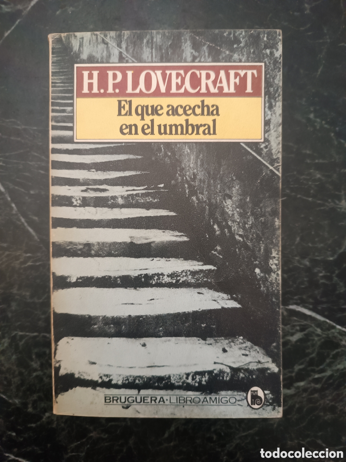 Libros de segunda mano: El que acecha en el umbral. - Foto 1