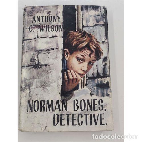 Gebrauchte B&uuml;cher: Norman Bones, Detective - Anthony C. Wilson - Editorial Molino