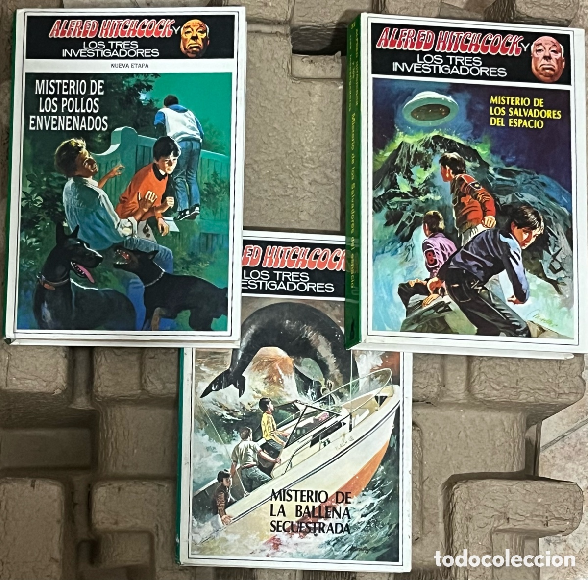 Livros em segunda m&atilde;o: LOTE 3 LIBROS MISTERIO POLLOS ENVENENADOS BALLENA ESPACIO ALFRED HITCHCOCK TRES INVESTIGADORES