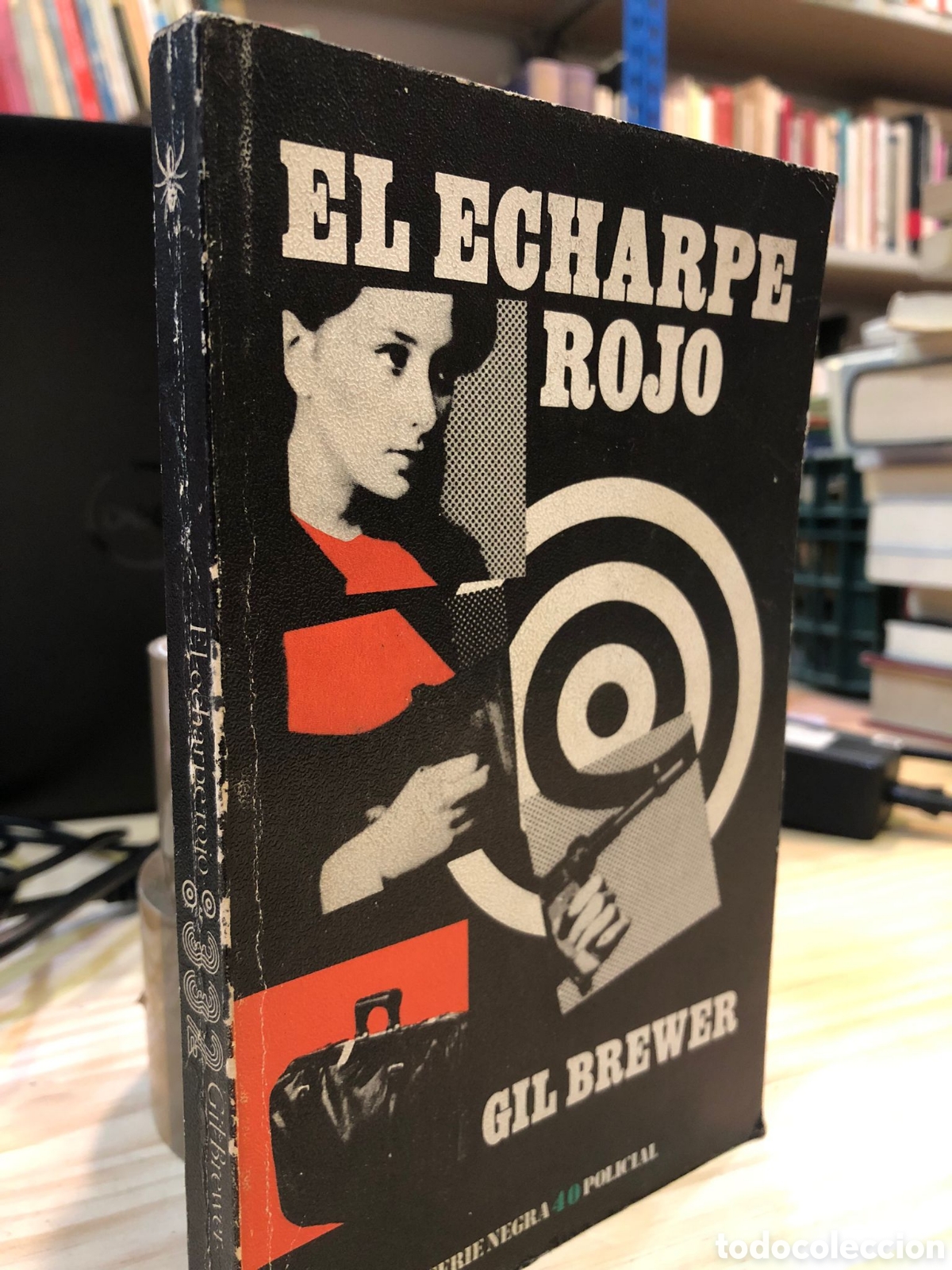 Libros de segunda mano: El echarpe rojo - Gil Brewer - Foto 1
