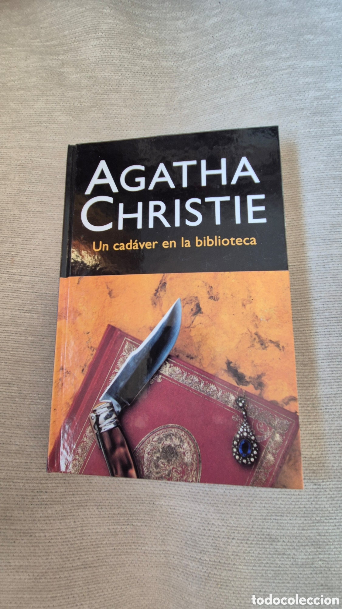 Libros de segunda mano: Un cad&aacute;ver en la biblioteca