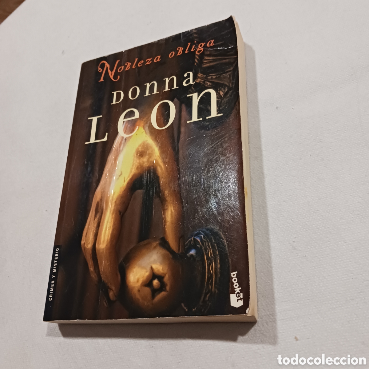 Libros de segunda mano: Nobleza Obliga de Donna Le&oacute;n