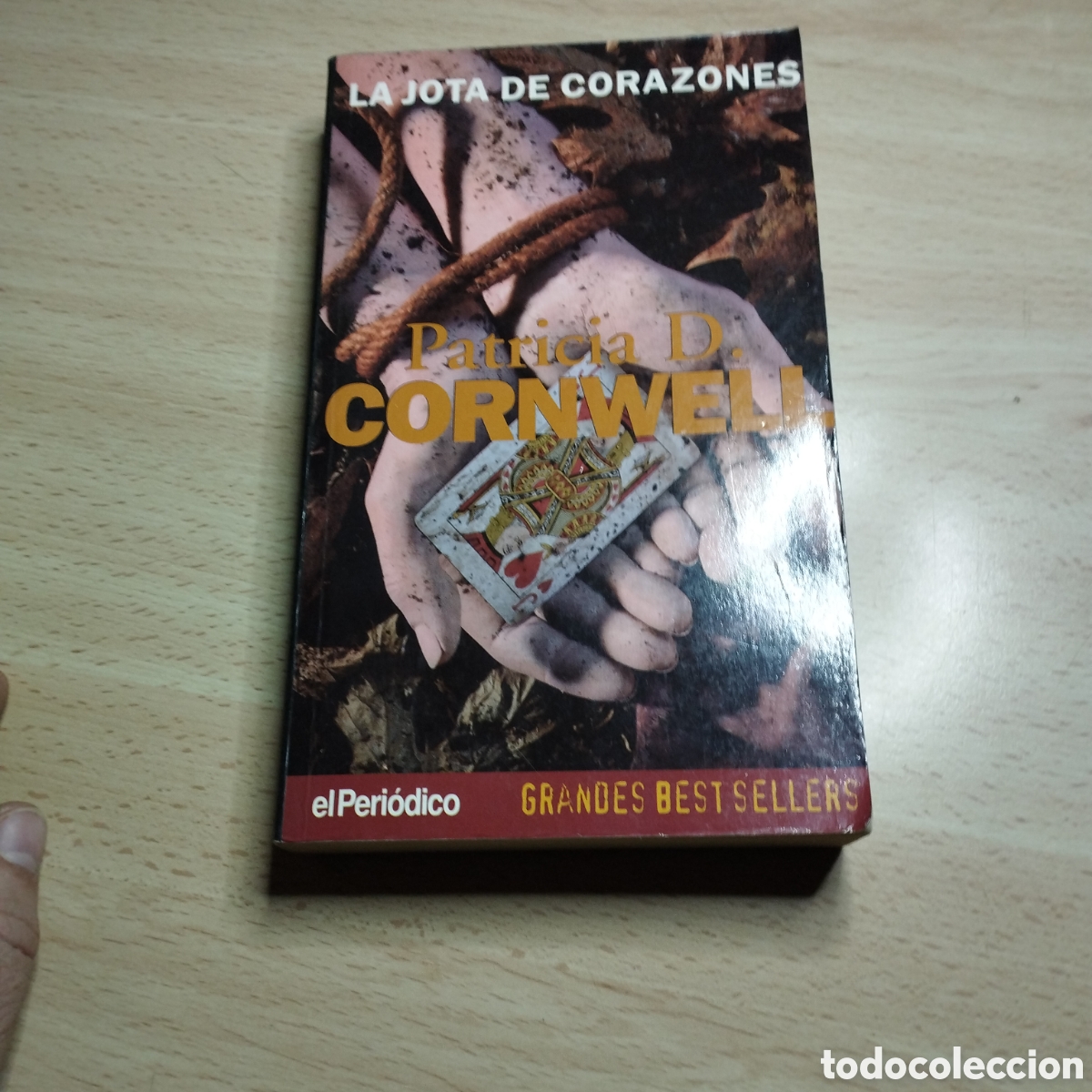 Libros de segunda mano: La jota de corazones. Patricia D. Cornwell. 1997. El peri&oacute;dico