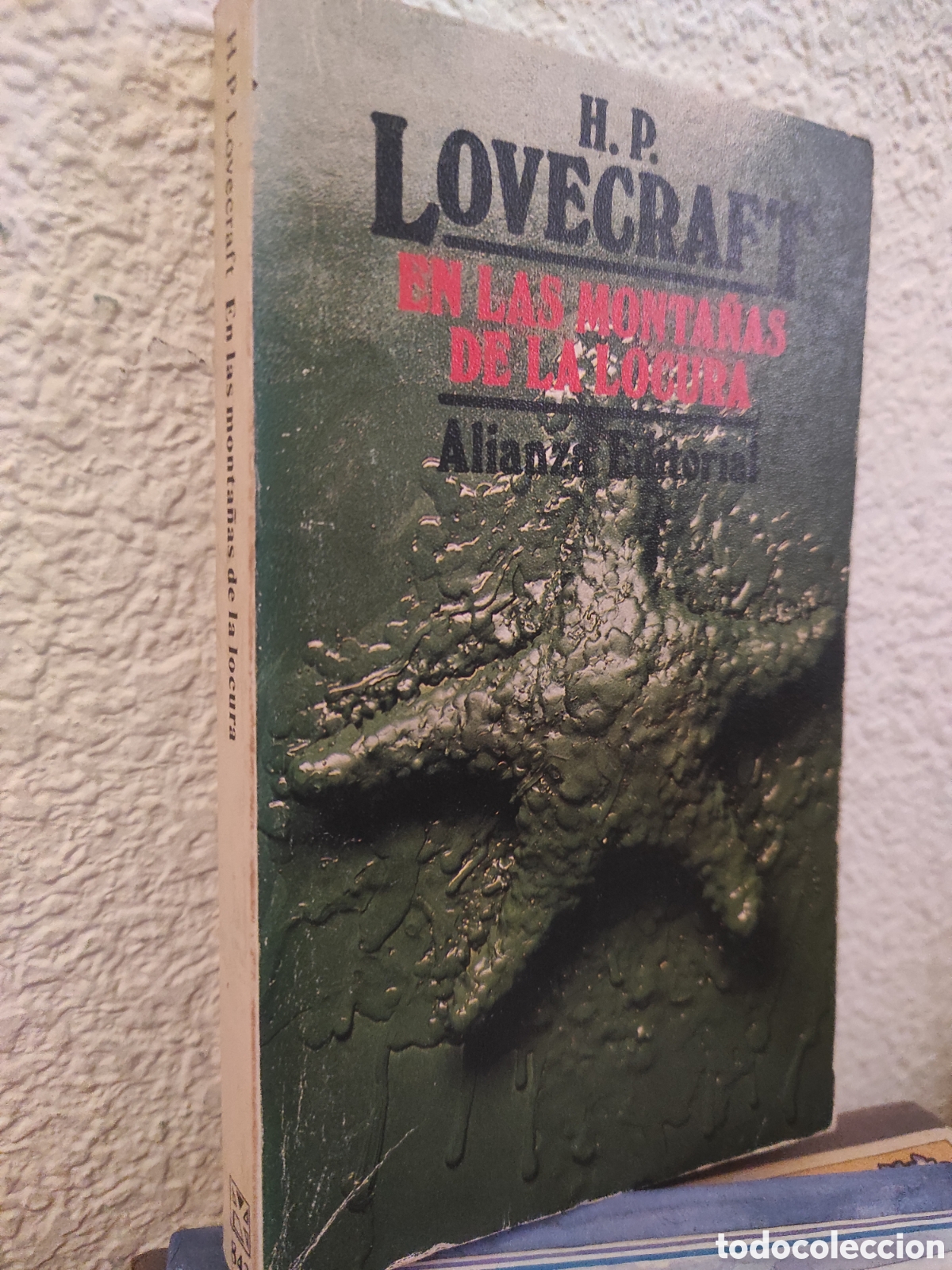 Libros de segunda mano: Lovecraft. En las monta&ntilde;as de la locura. Alianza Editorial (PEDIDO MINIMO 10&euro;)
