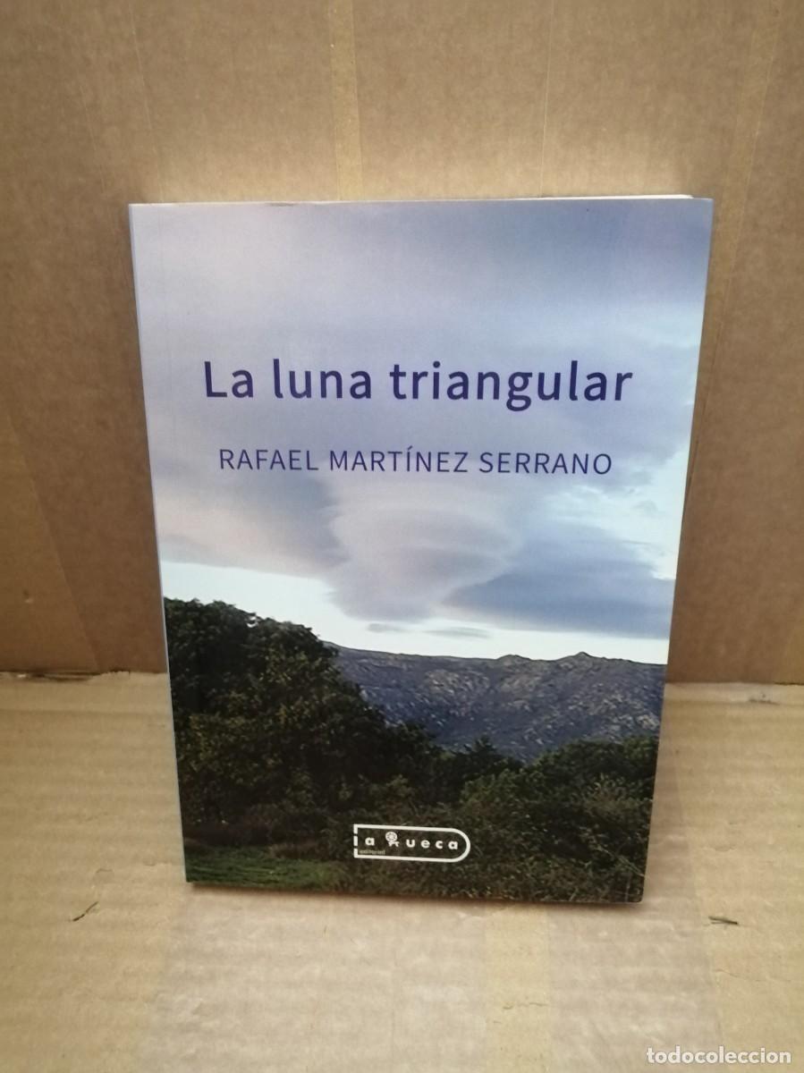 Libri di seconda mano: La luna triangular (Dedicatoria y firma aut&oacute;grafa de autor, Primera edici&oacute;n)