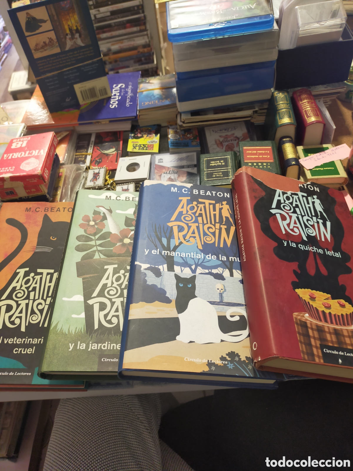 Libros de segunda mano: LOTE AGATHA RAISIN M C BEATON 4 TITULOS CIRCULO DE LECTORES