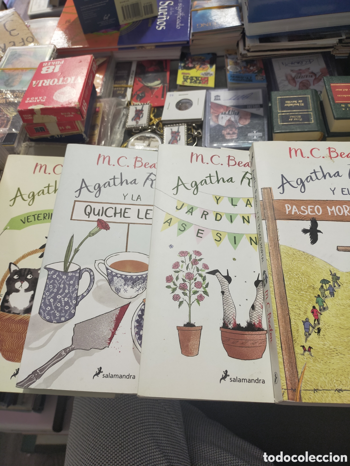 Libros de segunda mano: AGATHA RAISIN LOTE 4 LIBROS M C BEATON SALAMANDRA BUEN ESTADO