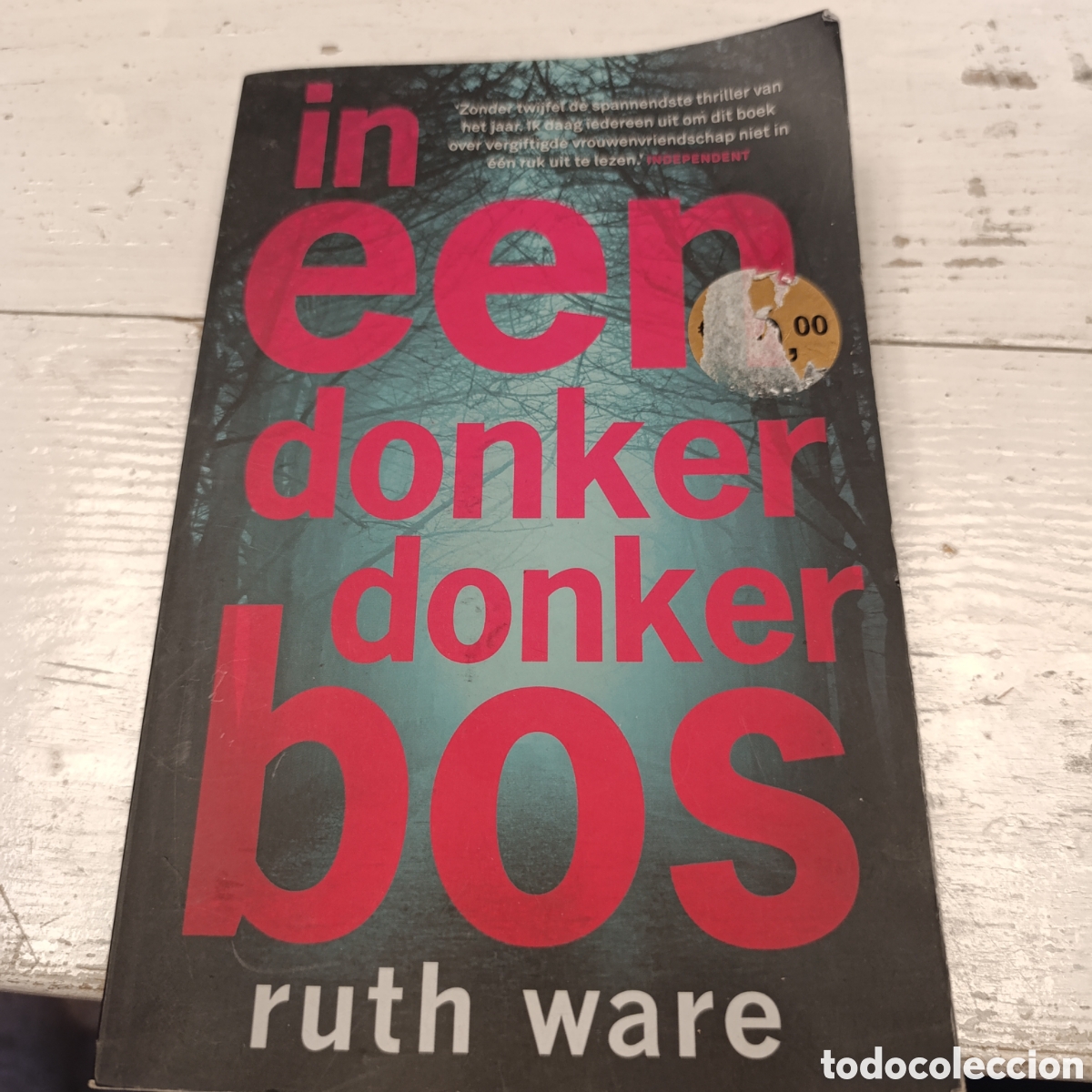Libros de segunda mano: In een donker, donker bos ( In a Dark, Dark Wood), escrita por la autora brit&aacute;nica Ruth Ware