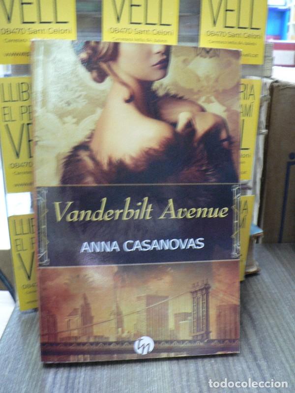 Libros de segunda mano: Vanderbilt Avenue - Anna Casanovas - Harlequin Ib&eacute;rica - Top Novel 196