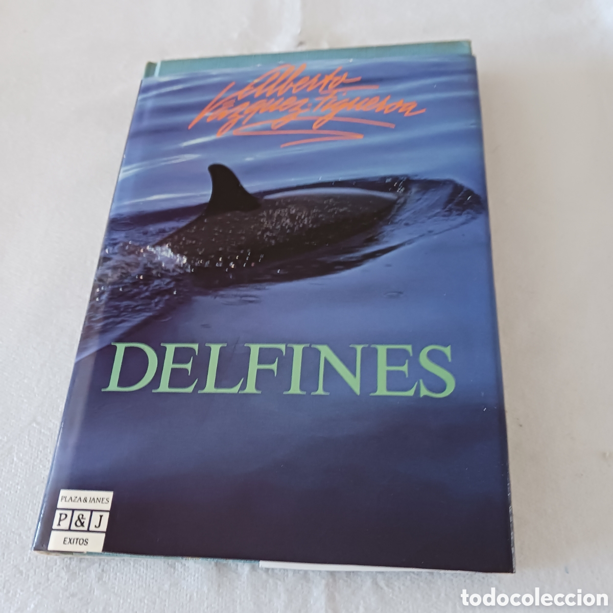 Libros de segunda mano: Delfines de Alberto V&aacute;zquez Figueroa