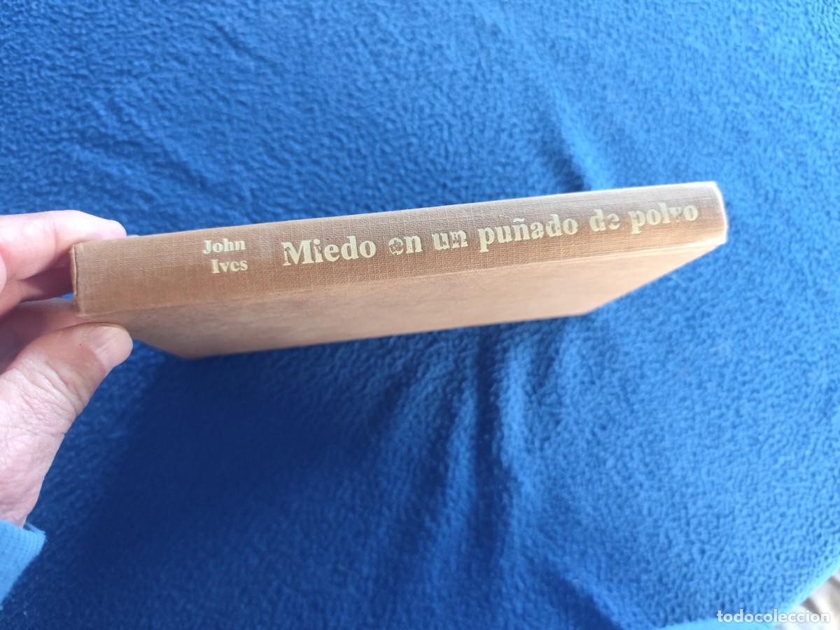 Libros de segunda mano: Miedo en un Pu&ntilde;ado de Polvo John Ives Circulo de Lectores 1980