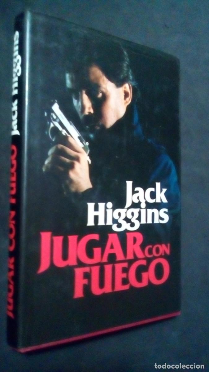 Libros de segunda mano: JUGAR CON FUEGO-JACK HIGGINS-COMO NUEVO
