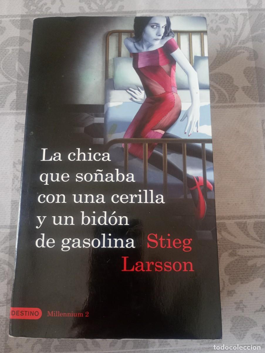 Libros de segunda mano: La chica que so&ntilde;aba con una cerilla y un bid&oacute;n de gasolina. Stieg Larsson.