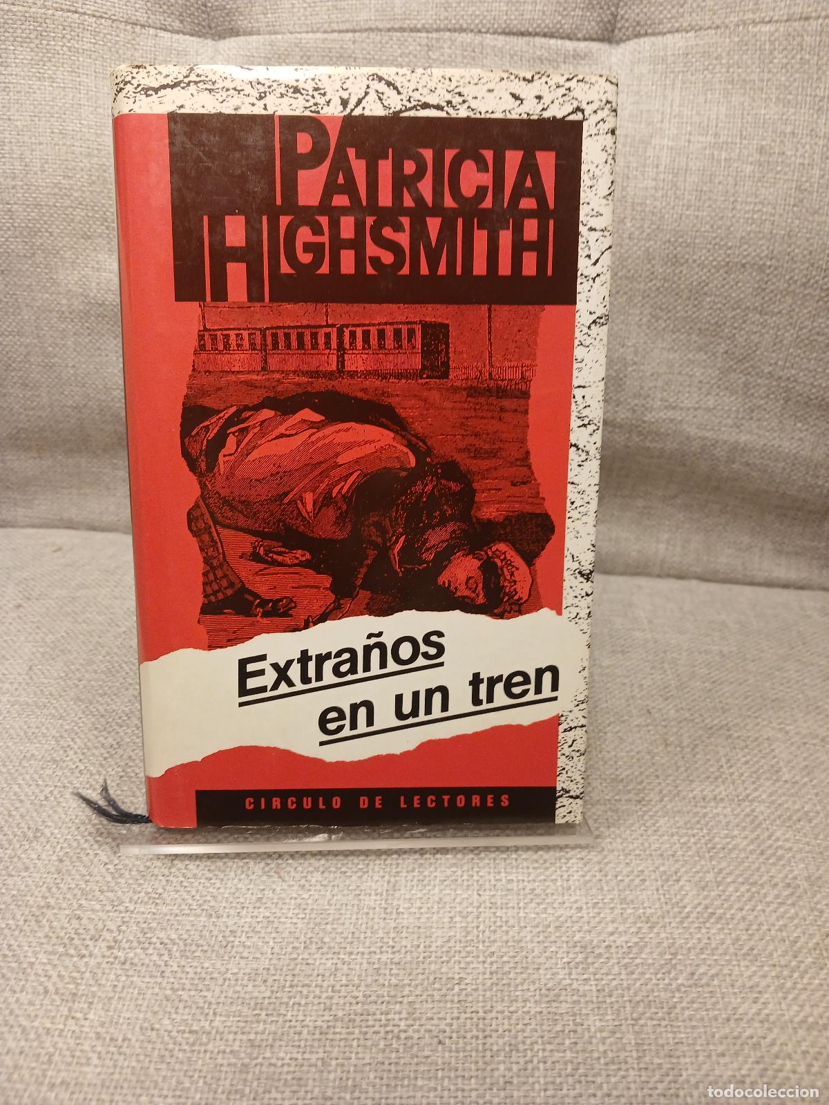 Livros em segunda m&atilde;o: Extra&ntilde;os en un tren - Patricia Highsmith
