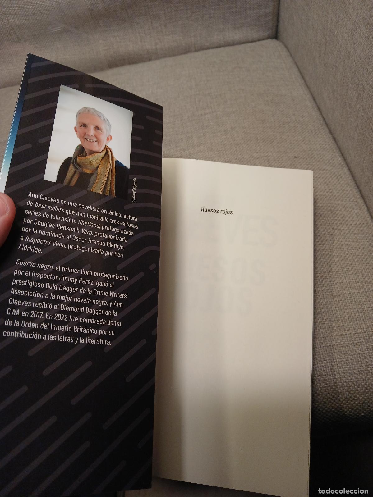 Libros de segunda mano: Huesos rojos - Ann Cleeves - Foto 3