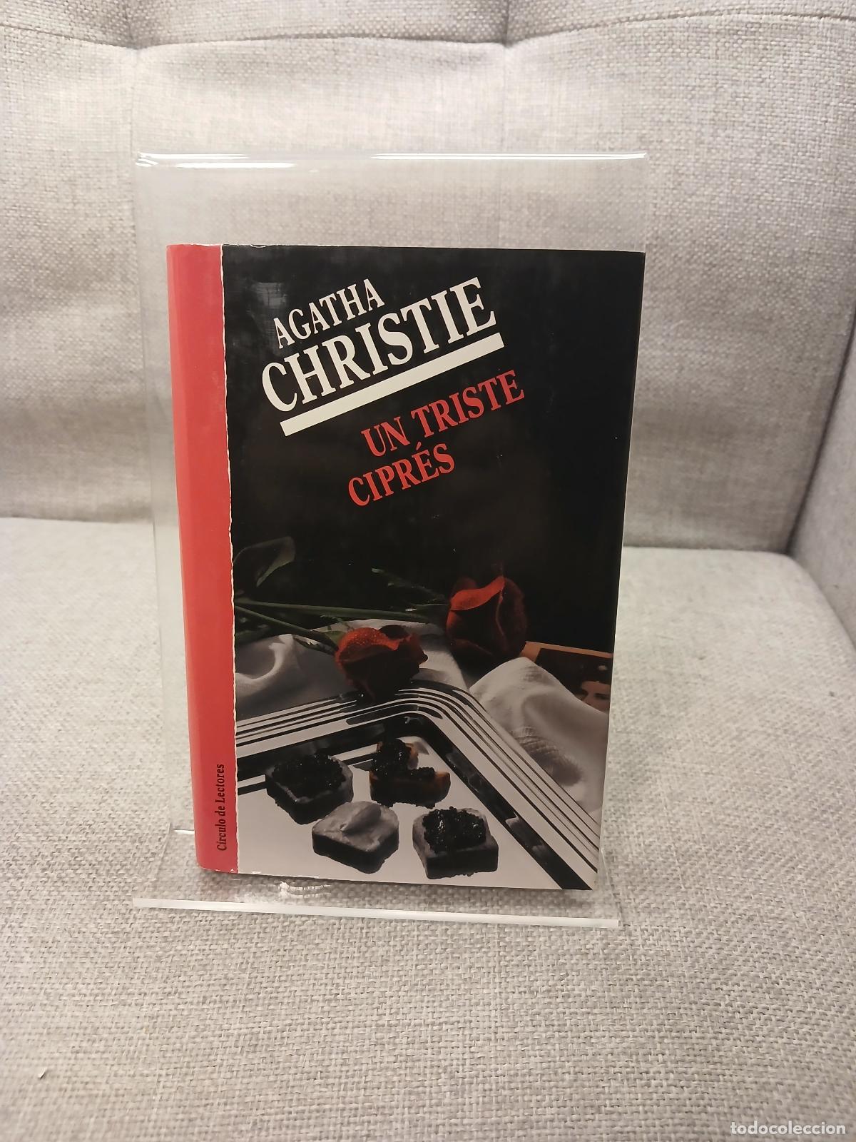 Second hand books: Un triste cipr&eacute;s - Agatha Christie