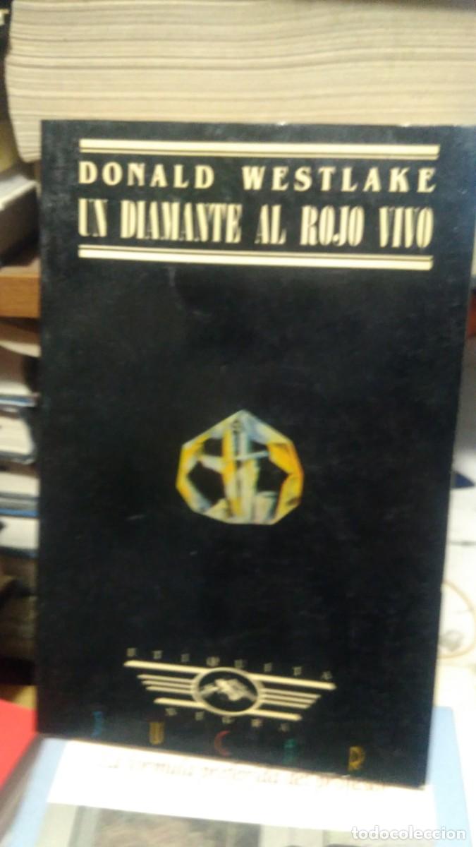 Libros de segunda mano: Donald Westake un diamane al rojo vivo Etiqueta negra jucar